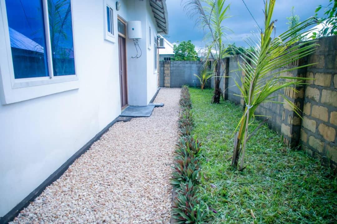 Mango Grove Bed and breakfast *